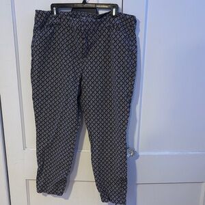 Old Navy Black and White Pixie Pants